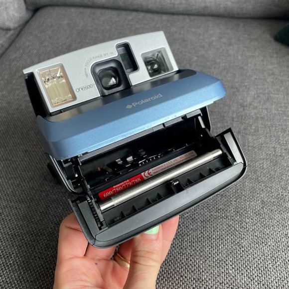 Polaroid One600 Classic Instant Camera (Blue) - Picture 7 of 10